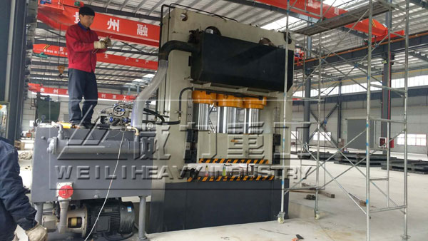 船舶專用龍門(mén)液壓機(jī)防火液壓油的使用